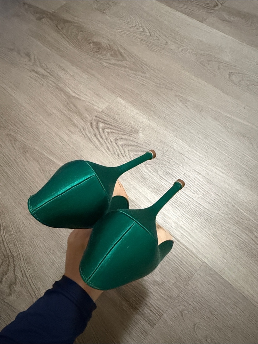 Manolo Blahnik Emerald Green Satin Pointed Pumps with Crystal Buckle - Picture 3 of 6